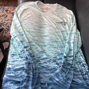 Realtree Aqua and White Patterned Shirt